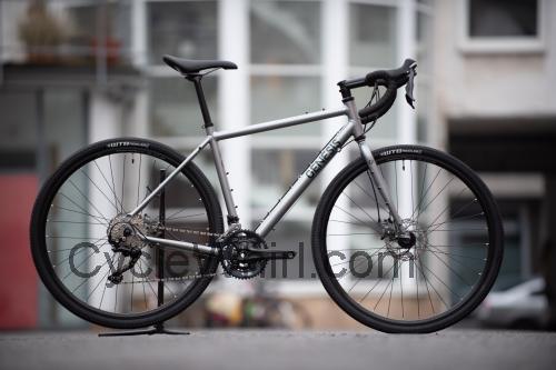 Genesis CDA 30 specs and reviews 